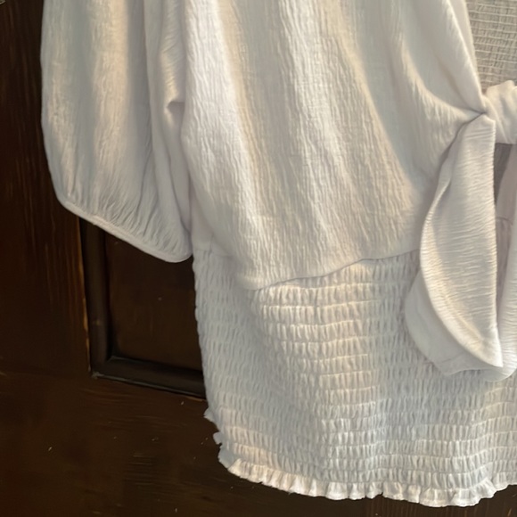 White bow top with elastic bottom - Picture 3 of 4